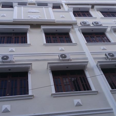 Legenda Beril Hostel Makassar Kültér fotó