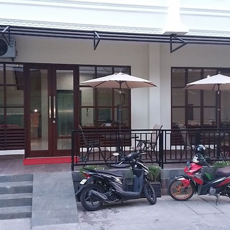 Legenda Beril Hostel Makassar Kültér fotó