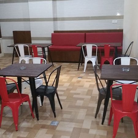 Legenda Beril Hostel Makassar Kültér fotó
