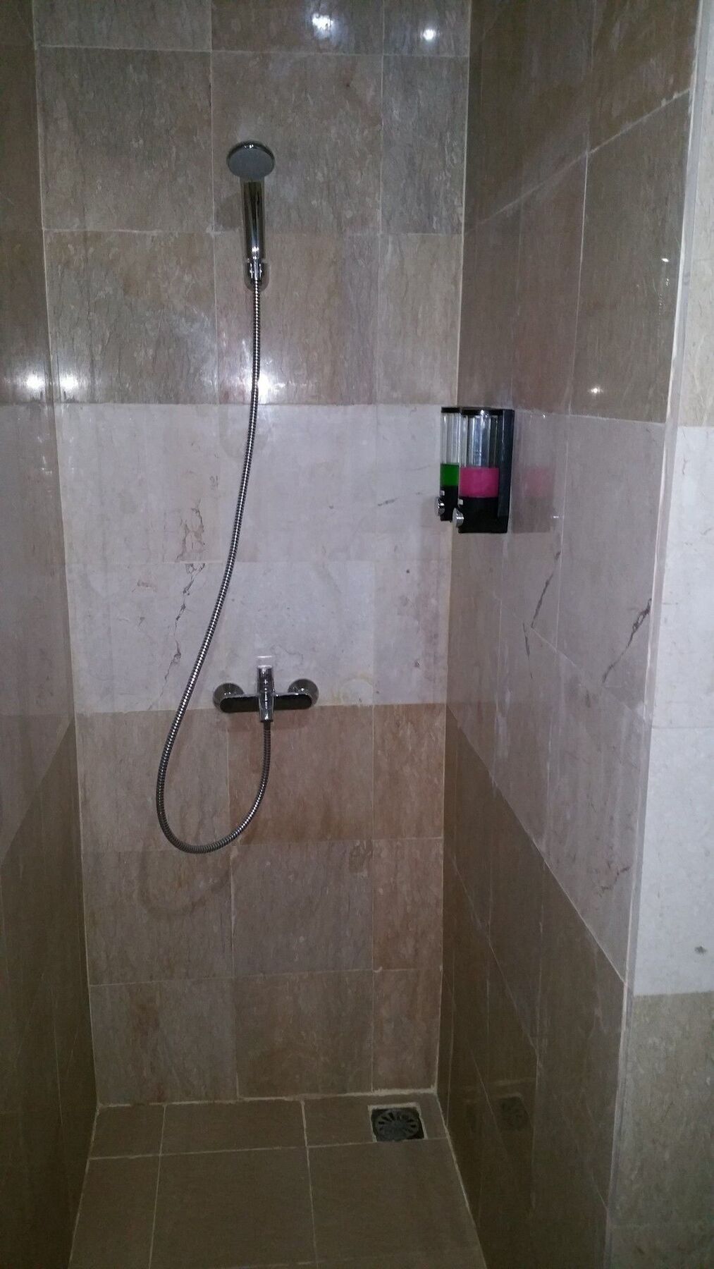 Legenda Beril Hostel Makassar Kültér fotó